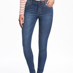 Mid-rise super skinny jeans